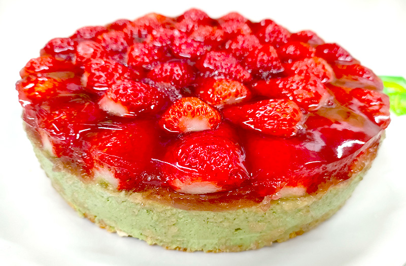 抹茶といちごのレアチーズケーキ