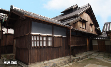 主屋西面